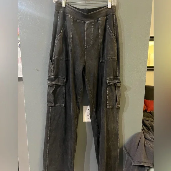 Halara Flex™ Mid Rise Pockets Straight Leg Casual Cargo Jeans - Picture 2 of 5